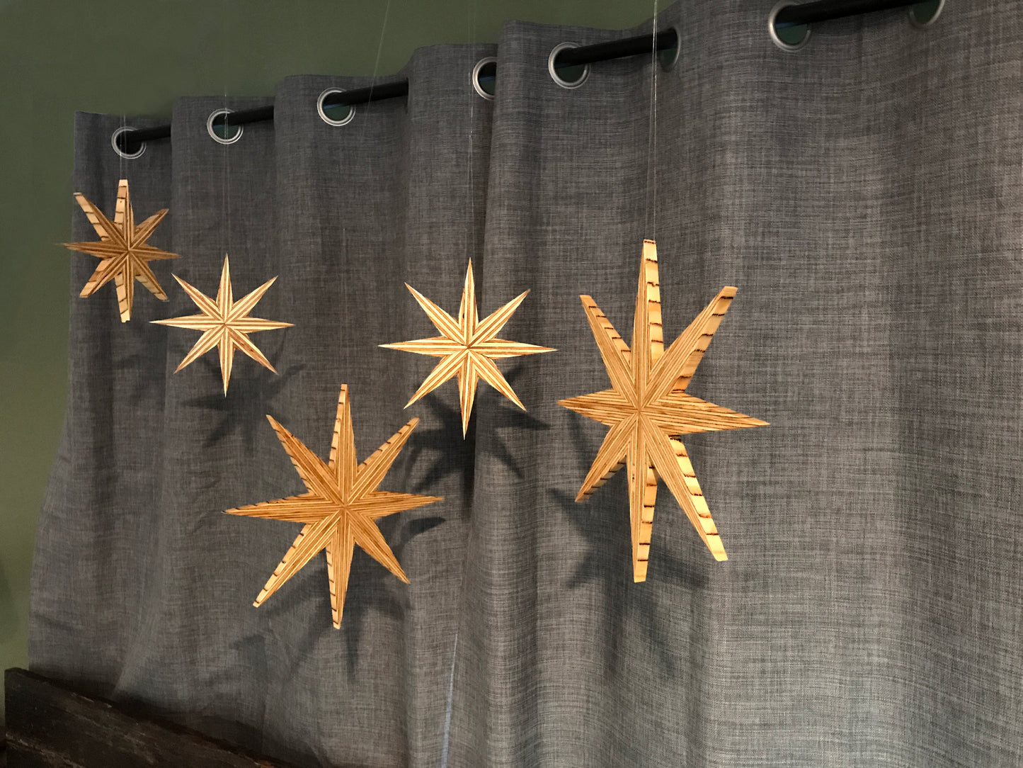 Golden 8-point star